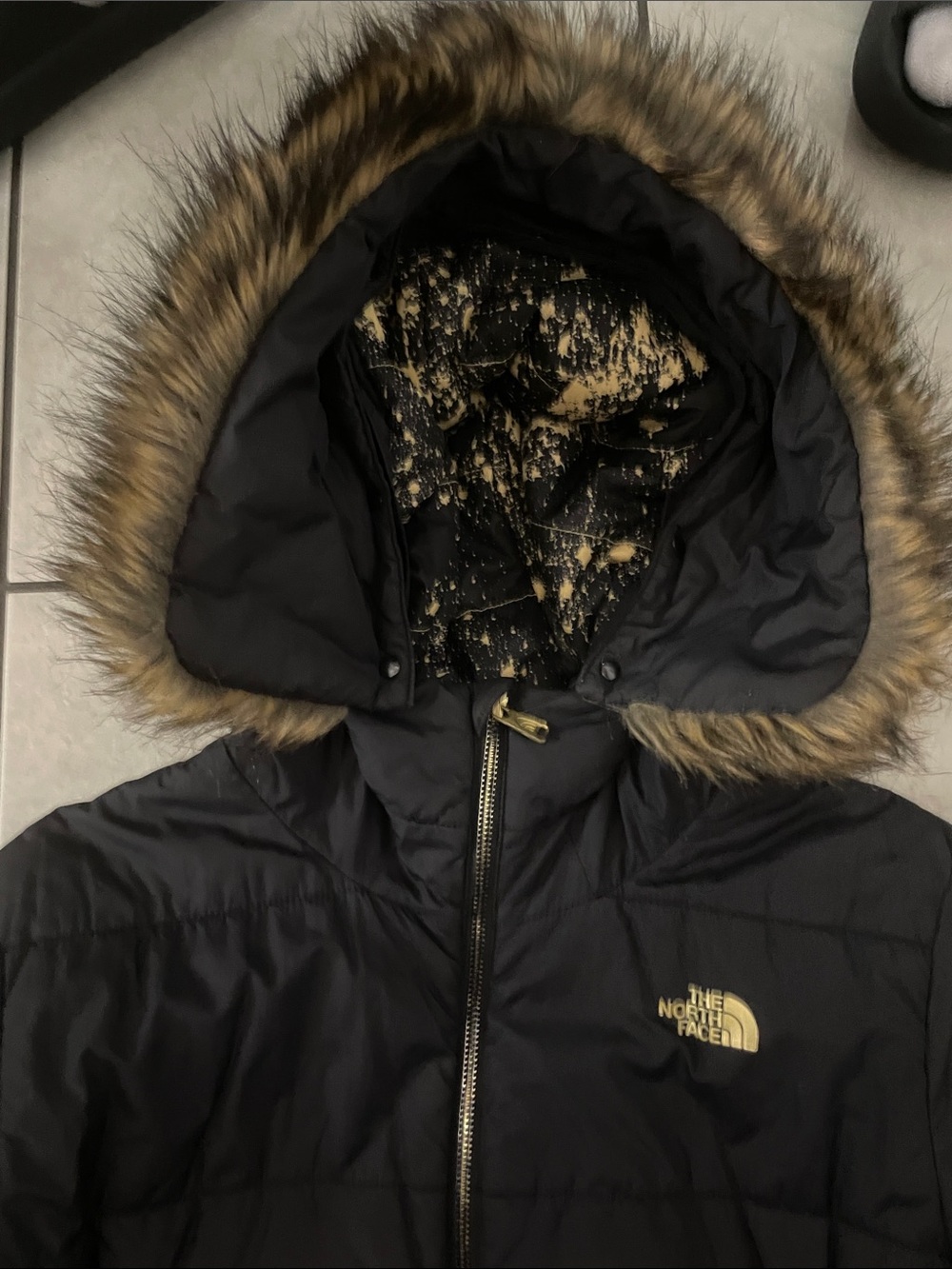 The North Face Women's Black Quilted Puffer Coat with Faux Fur Trim Hood size L - Picture 2 of 5